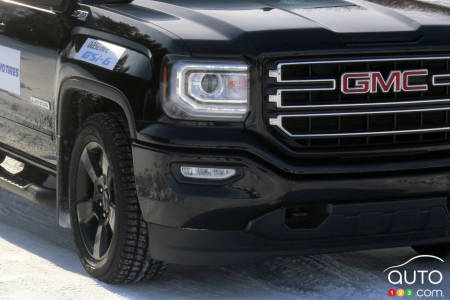 The Toyo Observe GSi-6 LS on a GMC pickup truck.